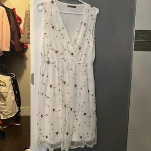 Suzy Shier White Floral Embroidered Dress